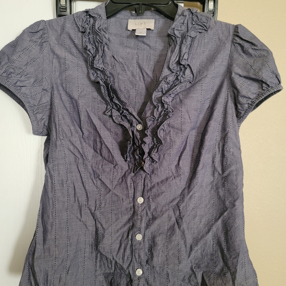 Gray ruffled blouse 👚
